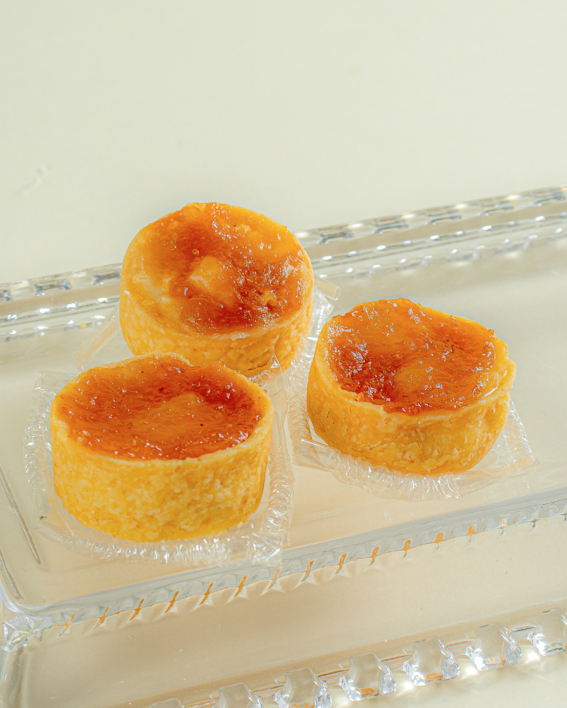 Mini Quiche de Brie com Geleia de Damasco
